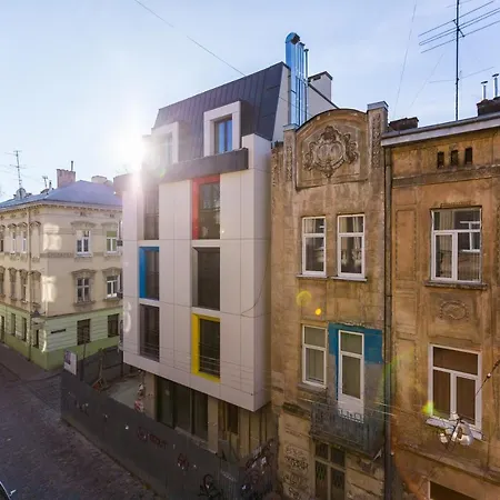 8 Svyatoho Teodora Square Daire *