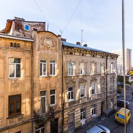 Daire 8 Svyatoho Teodora Square Lviv