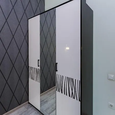 8 Svyatoho Teodora Square Apartmán