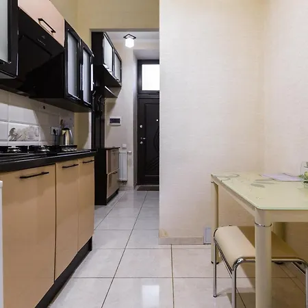 8 Svyatoho Teodora Square リヴィウ