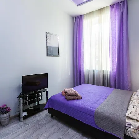 דירה 8 Svyatoho Teodora Square לבוב