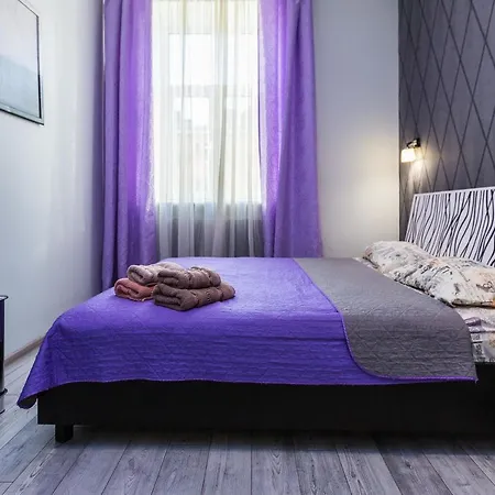 דירה 8 Svyatoho Teodora Square