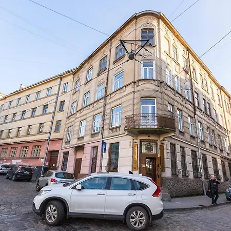 Apartment 8 Svyatoho Teodora Square