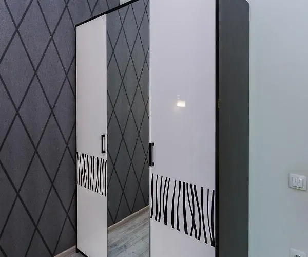 8 Svyatoho Teodora Square Apartment