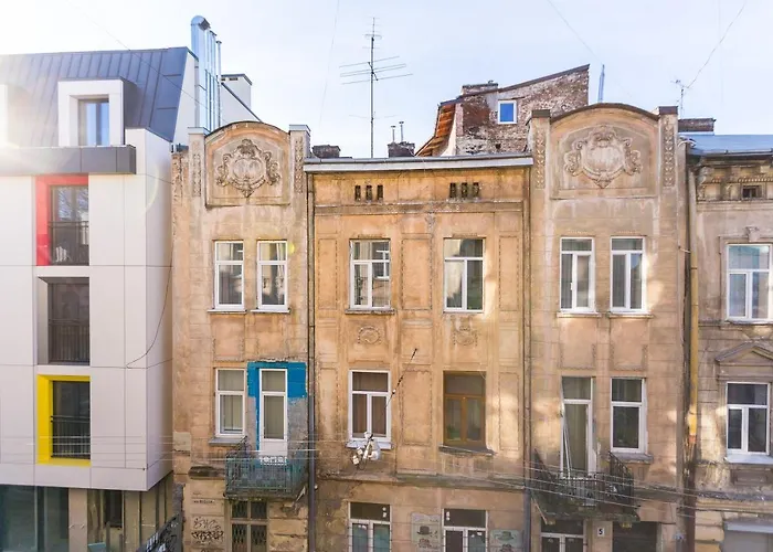 8 Svyatoho Teodora Square * Львов