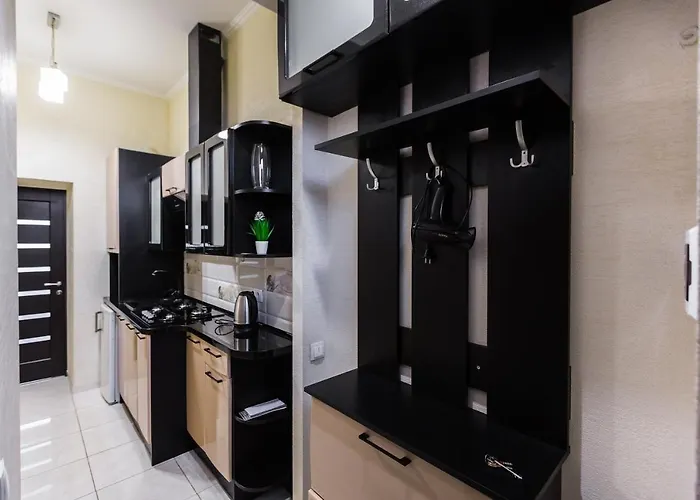 8 Svyatoho Teodora Square